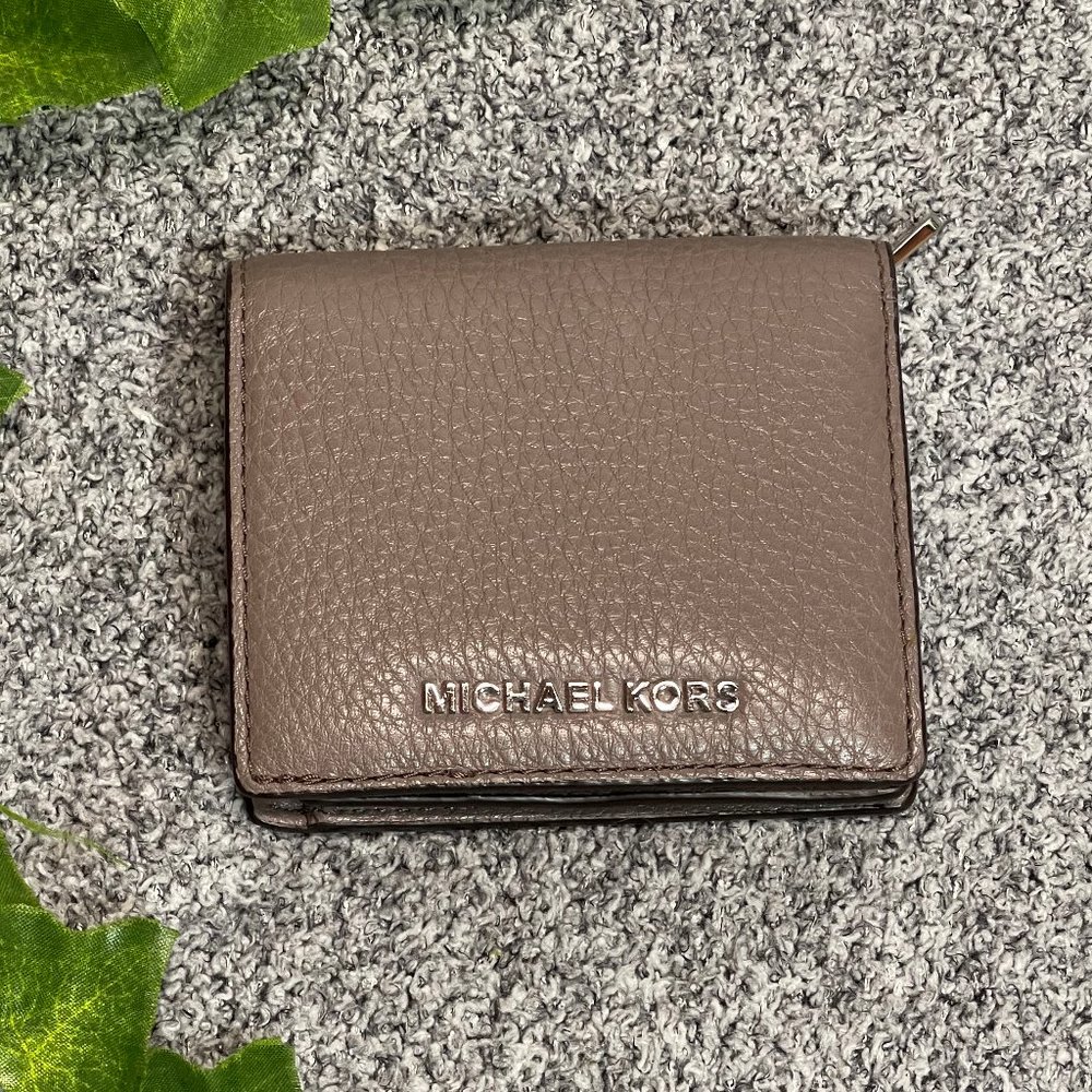 🏷️💸 SALE 40% OFF 💸🏷️  Michael Kors Bedford Carry All Card Case
